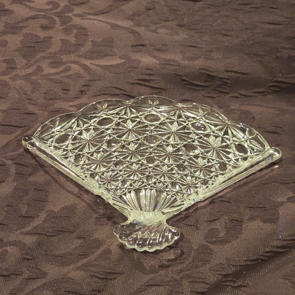 Avon Vintage Fan-Shaped Clear Glass Dish with Daisy Button Pattern